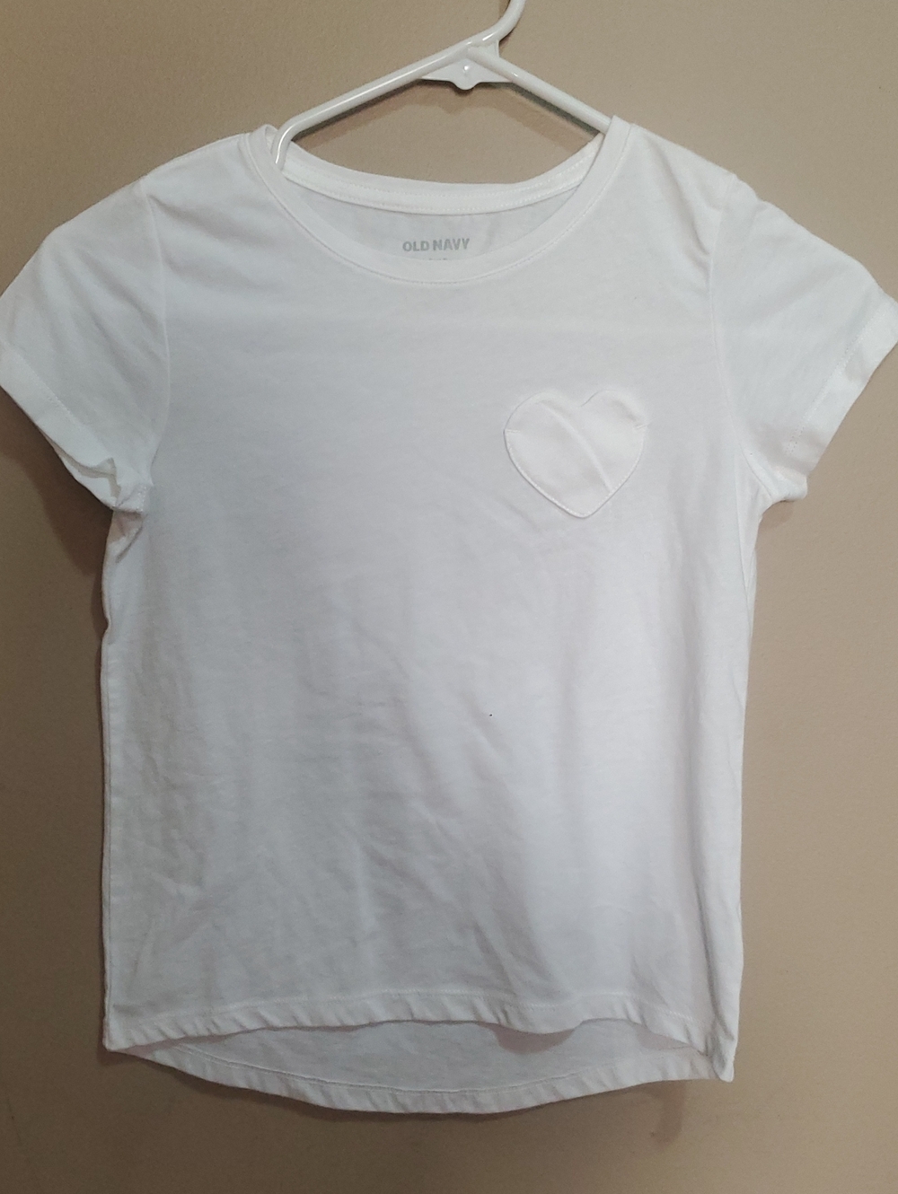 Old Navy White Short Sleeve Tee With Heart Patch Pocket Size Medium (8)